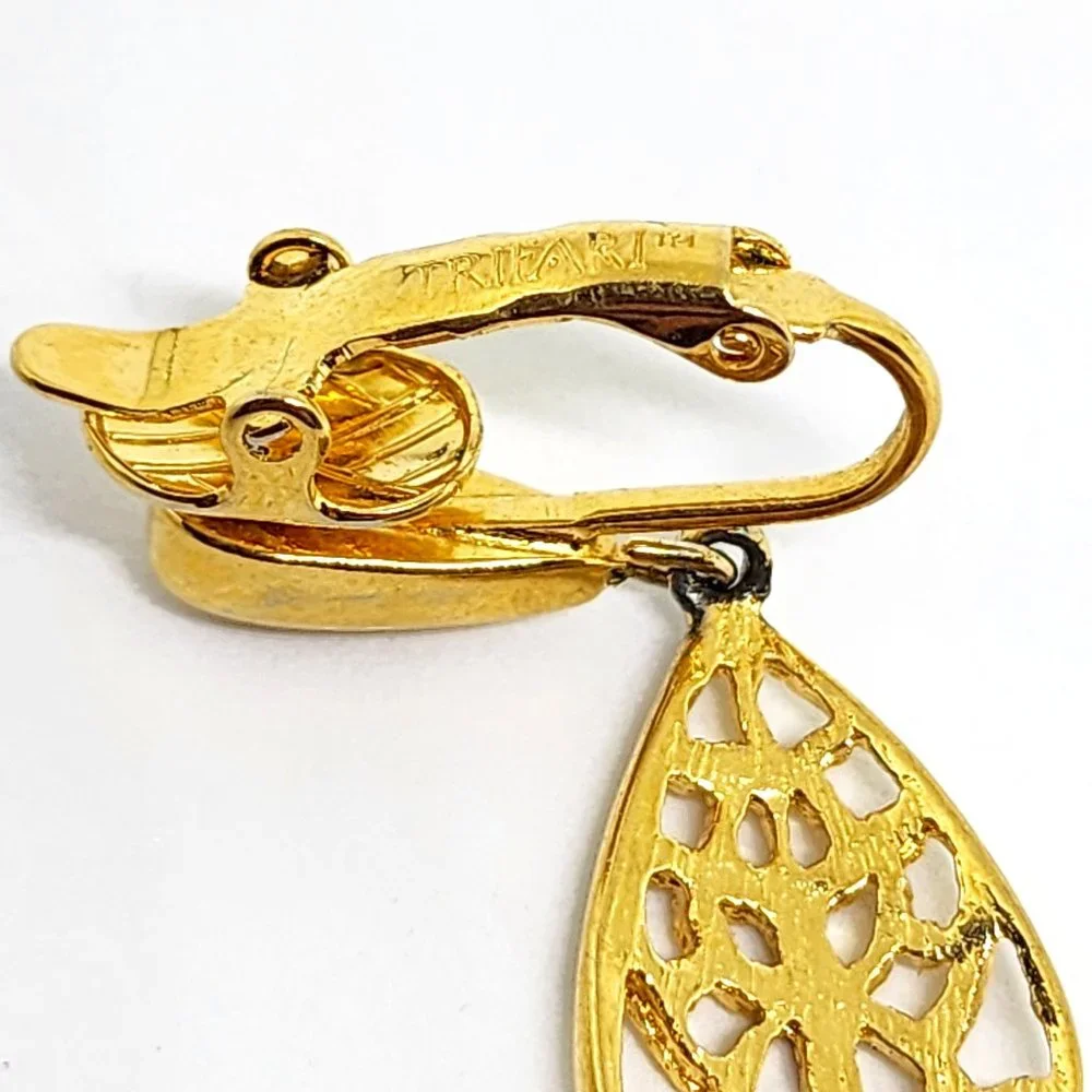 SINGLE EARRING - Vintage Trifari Gold Filigree Dangle Clip Earring Replacement